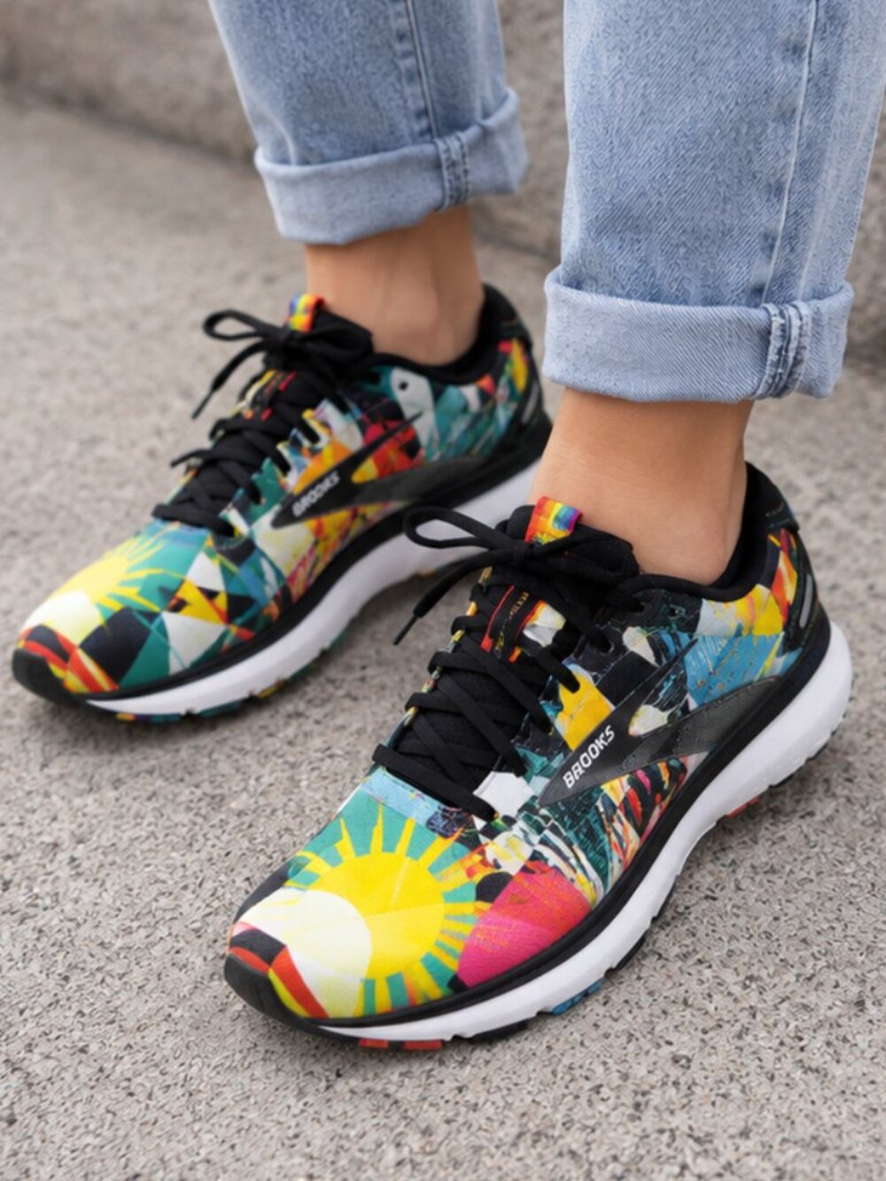 Brooks Trace 2 x Lisa Congdon Pride Running Shoes Men's 11 Multicolor Sneakers
